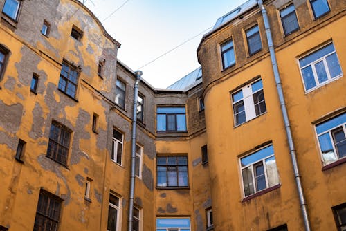 Fotobanka s bezplatnými fotkami na tému fasáda, fasády, mesta