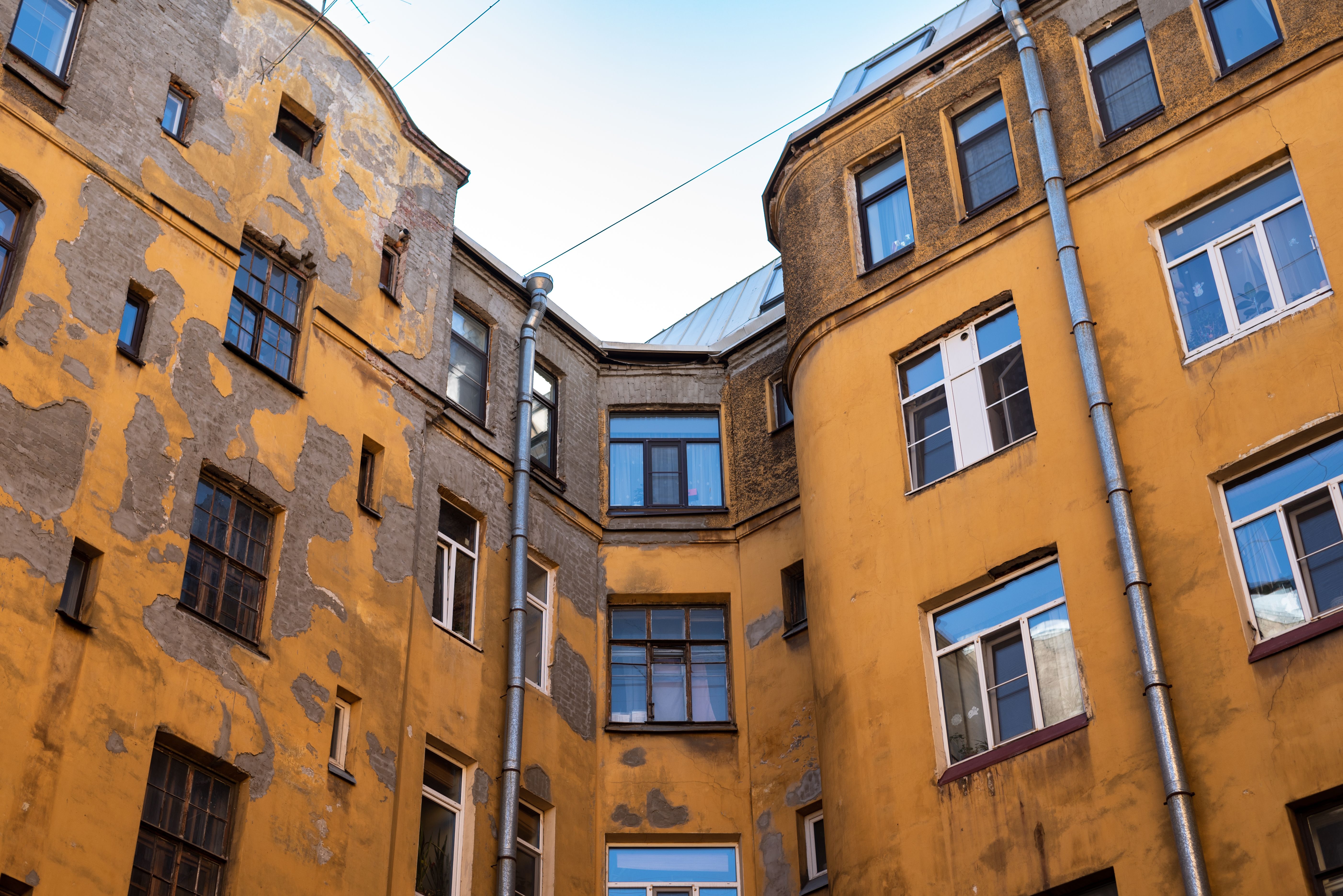 Old Residential Building in a City · Free Stock Photo