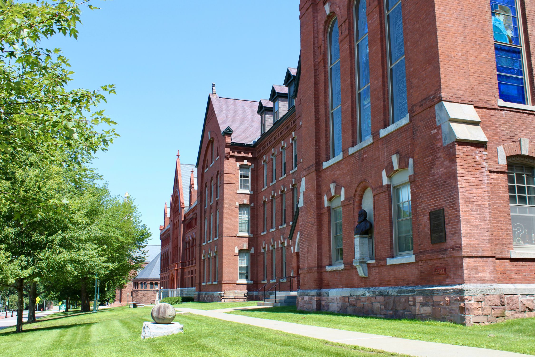 Facade of University of Vermont · Free Stock Photo