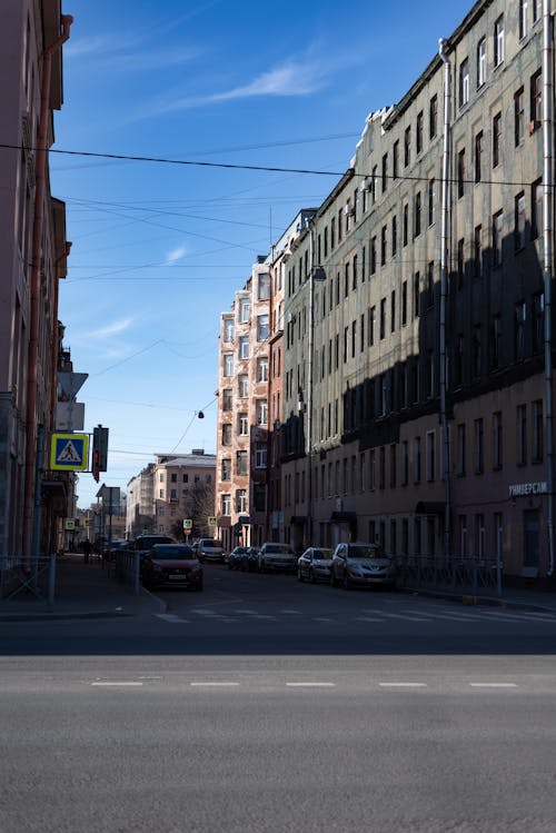 Kostenloses Stock Foto zu autos, fußgängerübergang, moderne architektur