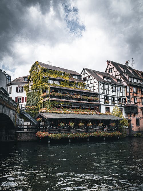 Foto d'estoc gratuïta de arquitectura gòtica, Au Pont Saint-Martin, barris residencials