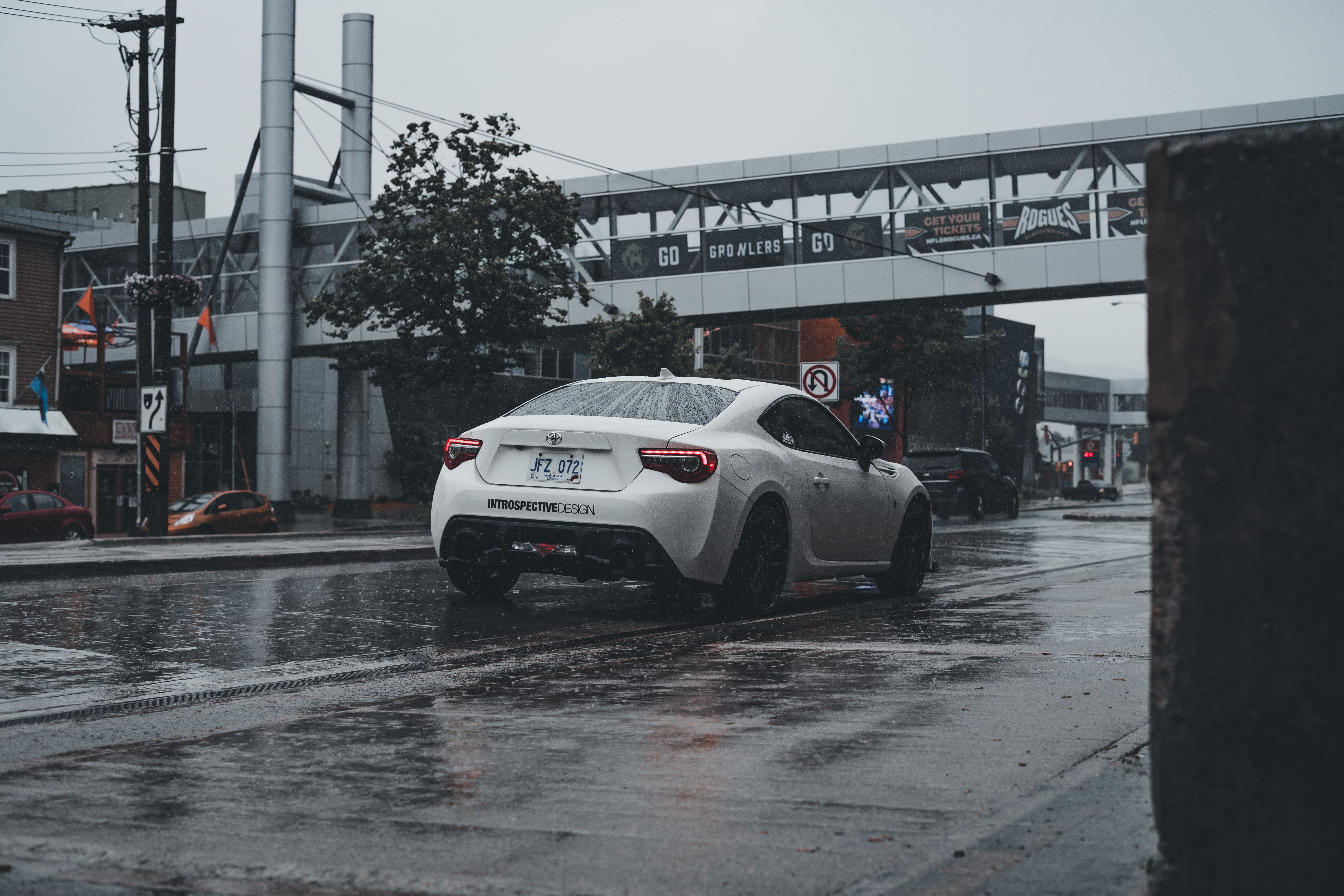Toyota recalls over 550K cars. See affected models. — Photo by Erik Mclean on Pexels