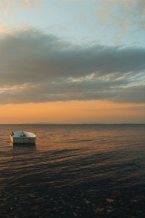 Foto d'estoc gratuïta de amarrat, barca, buit