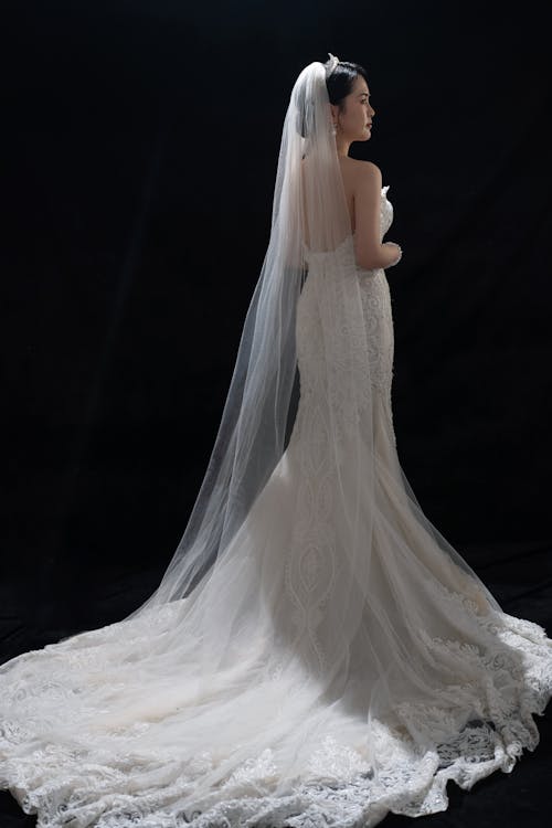 Бесплатное стоковое фото с вертикальный выстрел, длинный, невеста