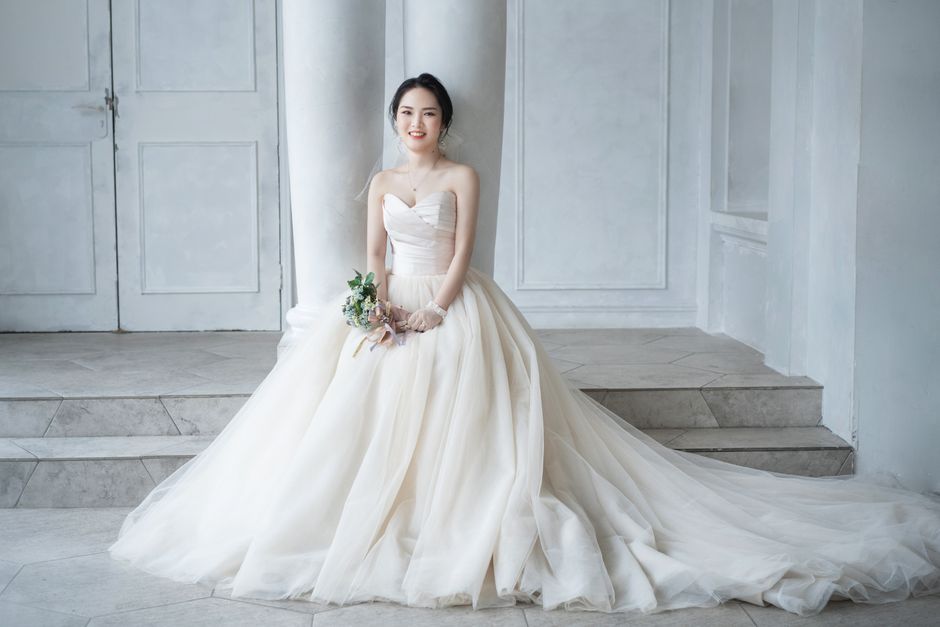 Trang Điểm Cô Dâu Mắt Một Mí Phong Cách Tây Hà Nội