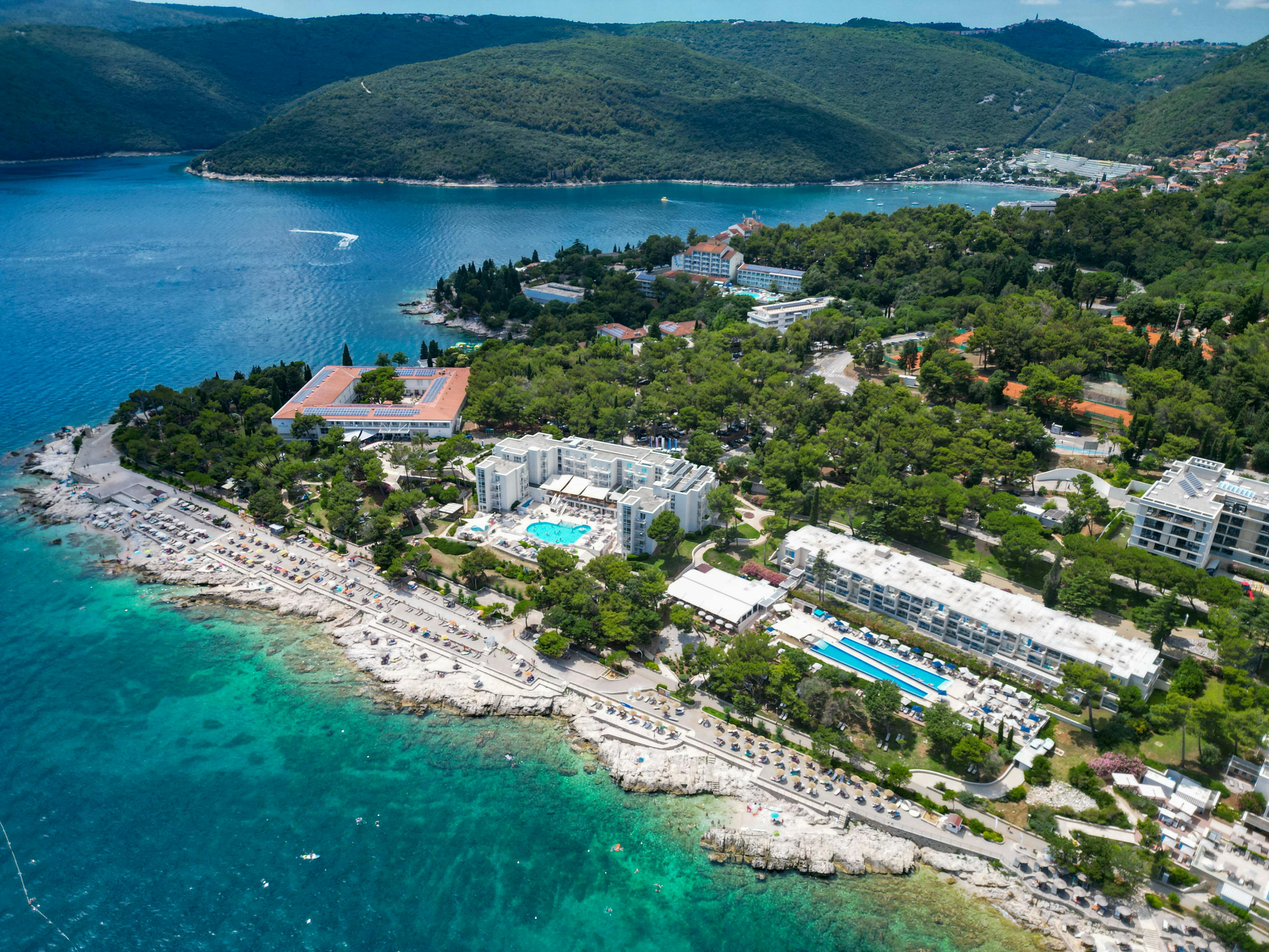 The Best Way to Use Points for Travel? Hotels — Photo by Vladimir Srajber on Pexels