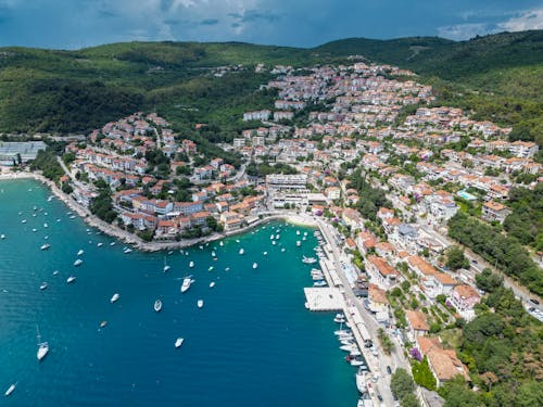 binalar, deniz, deniz kıyısı içeren Ücretsiz stok fotoğraf