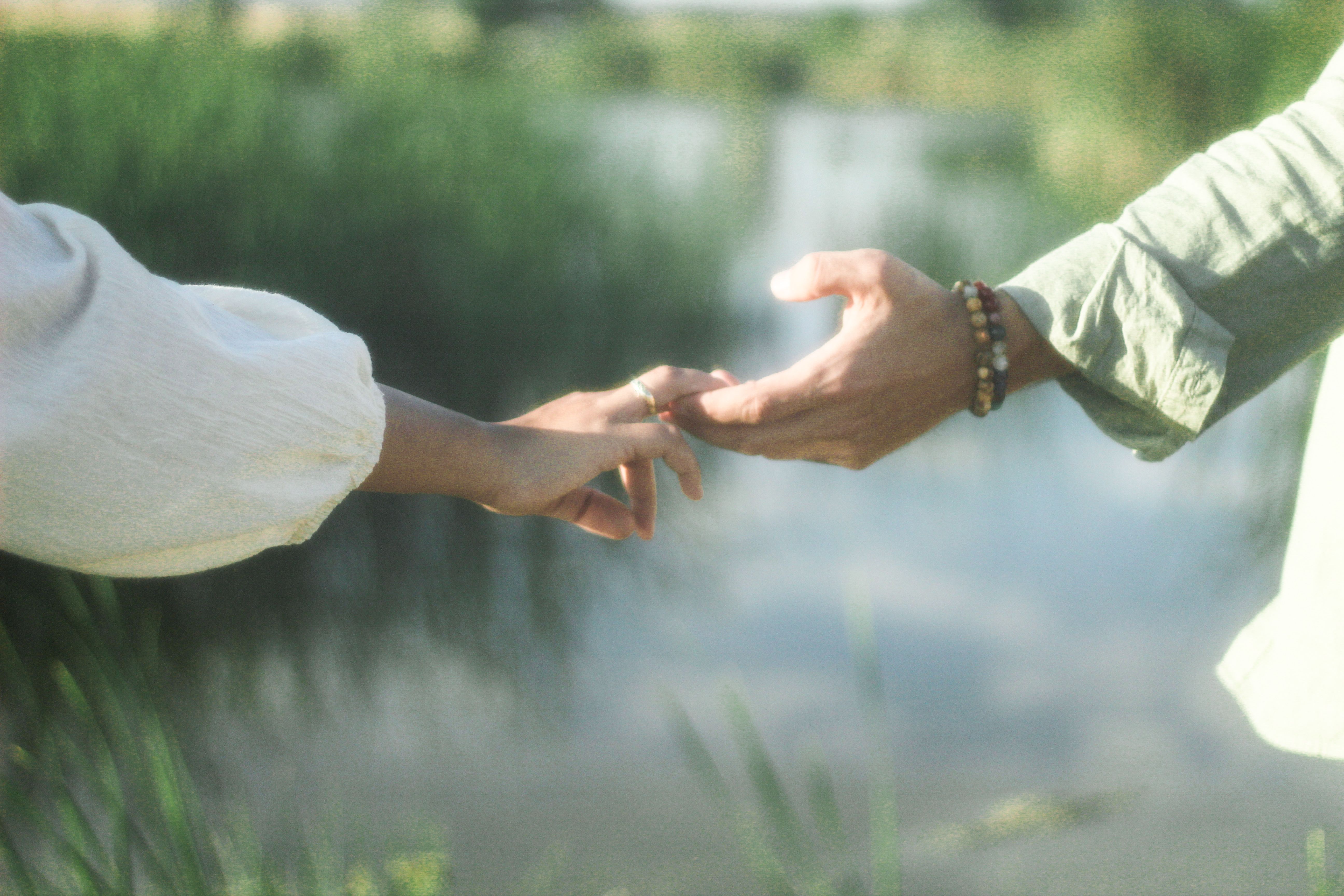 Online dating: starting a conversation on a niche platform