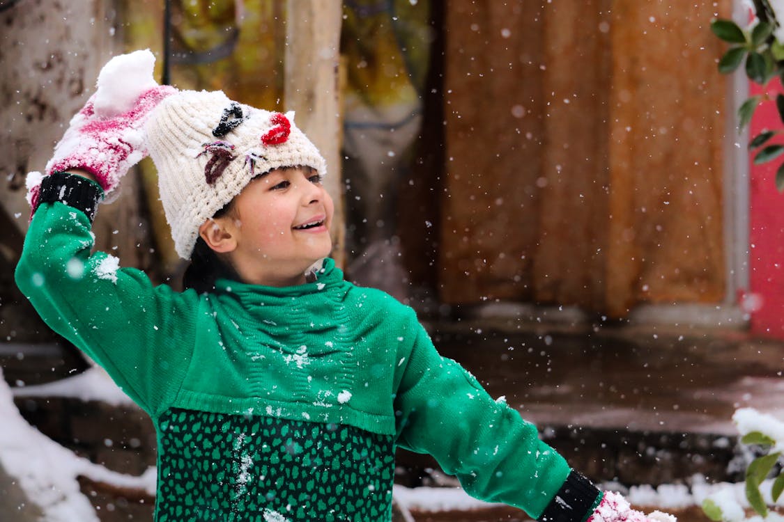 Free Бесплатное стоковое фото с снегопад, счастье, улыбки Stock Photo