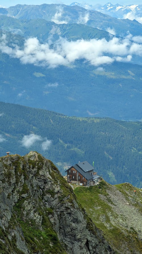 Kostenloses Stock Foto zu badeort, berge, fassade