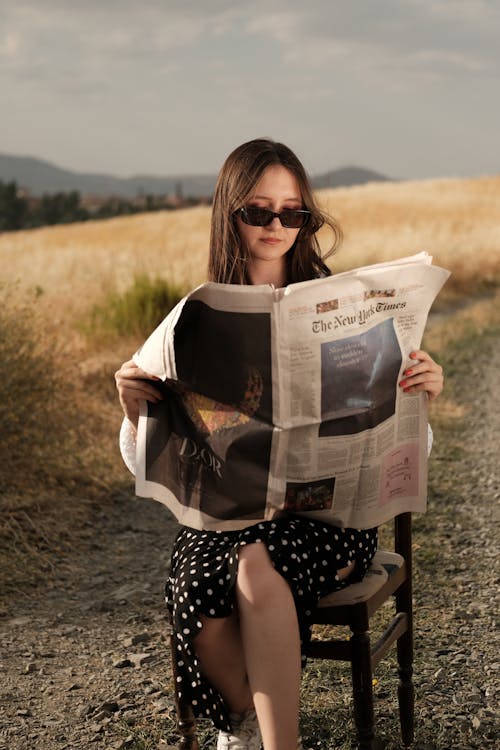 Foto profissional grátis de campo, diversão, jornal