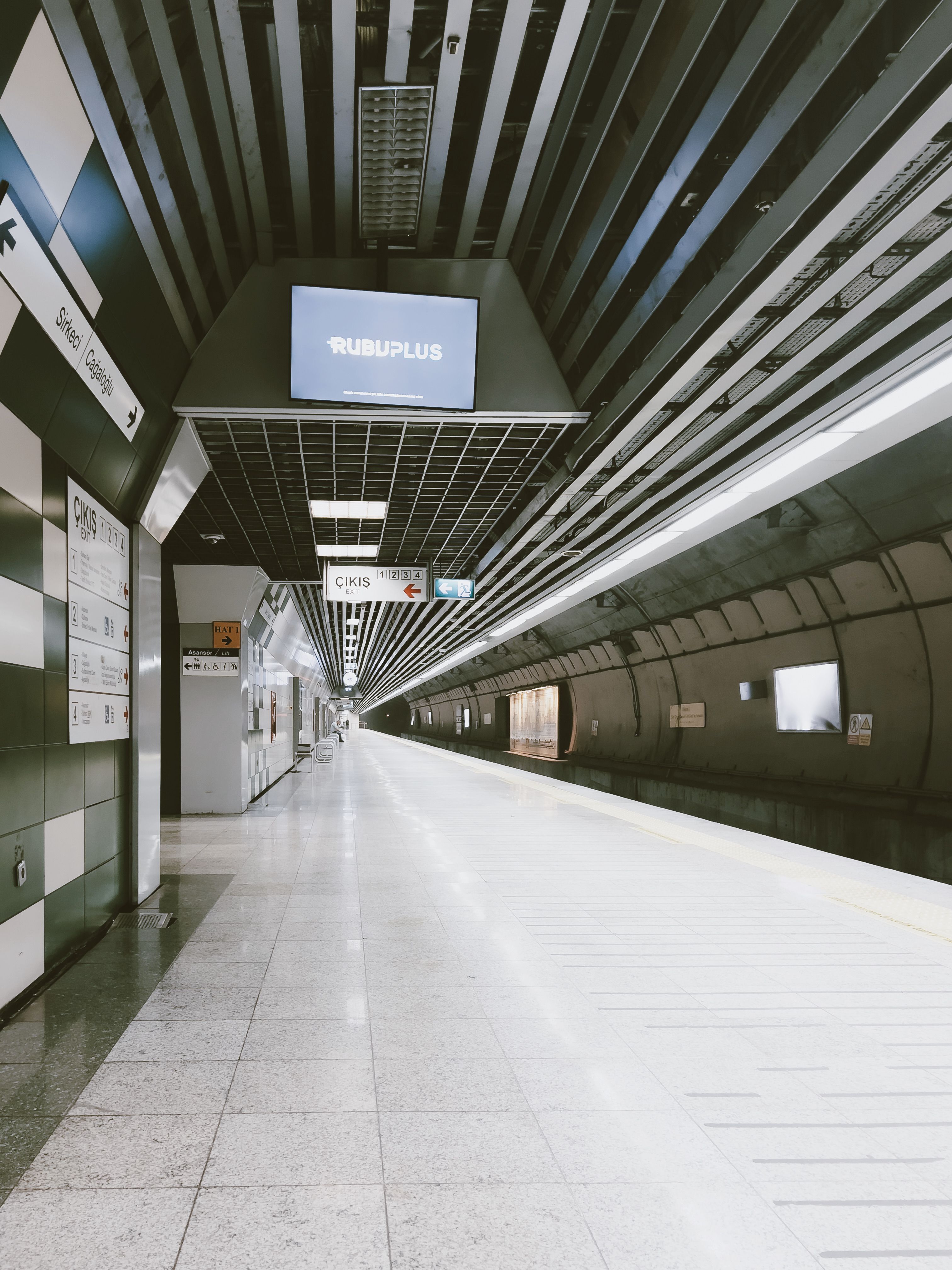 Subway Platform in Istanbul · Free Stock Photo