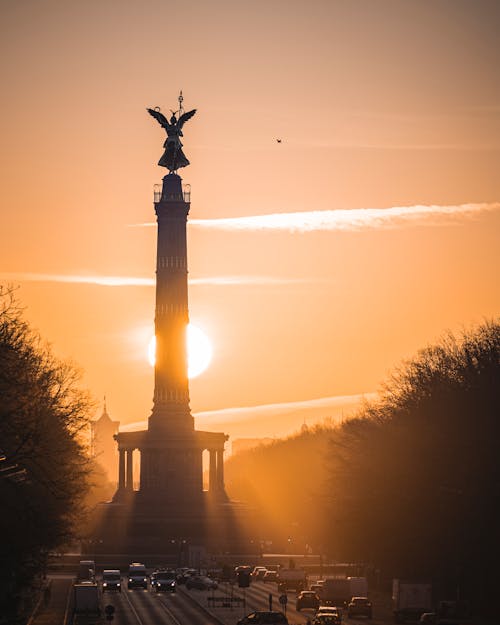 Foto profissional grátis de anjo da independência, céu amarelo, cidade