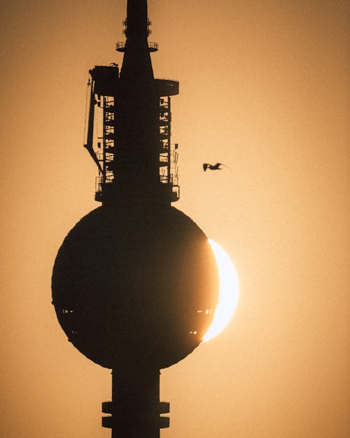 Darmowe zdjęcie z galerii z berlin, berlińska wieża telewizyjna, złote słońce