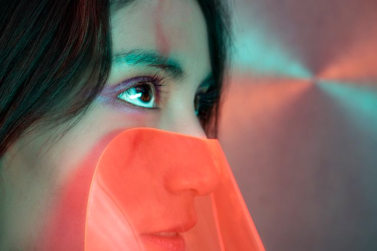 Close-up portrait under coloured light — photo by Neneqo Fotografo on Pexels