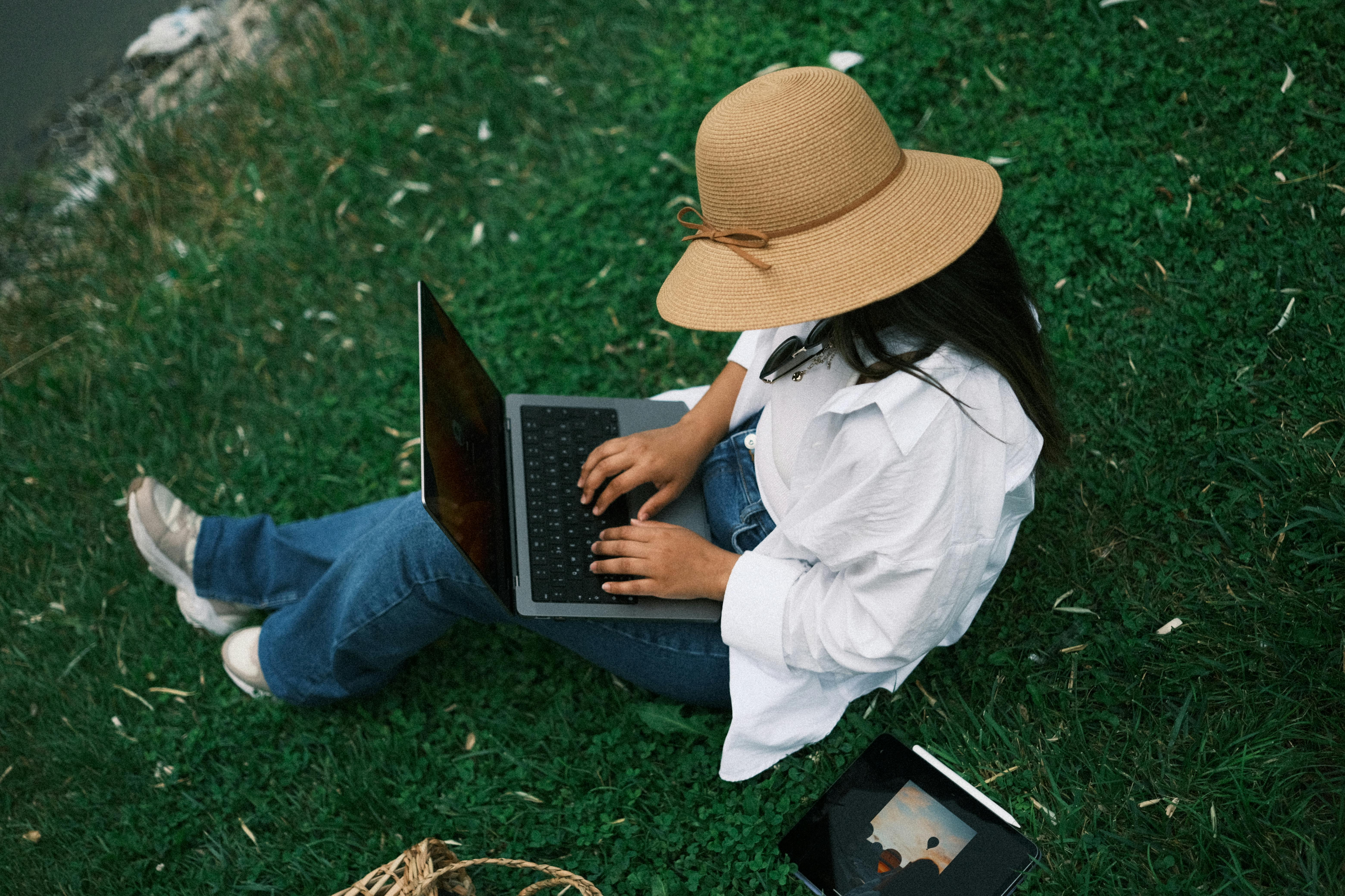 How Digital Nomads Could Reshape Global Work Dynamics, Business Ecosystems, and Travel Culture — Photo by Alican Helik on Pex