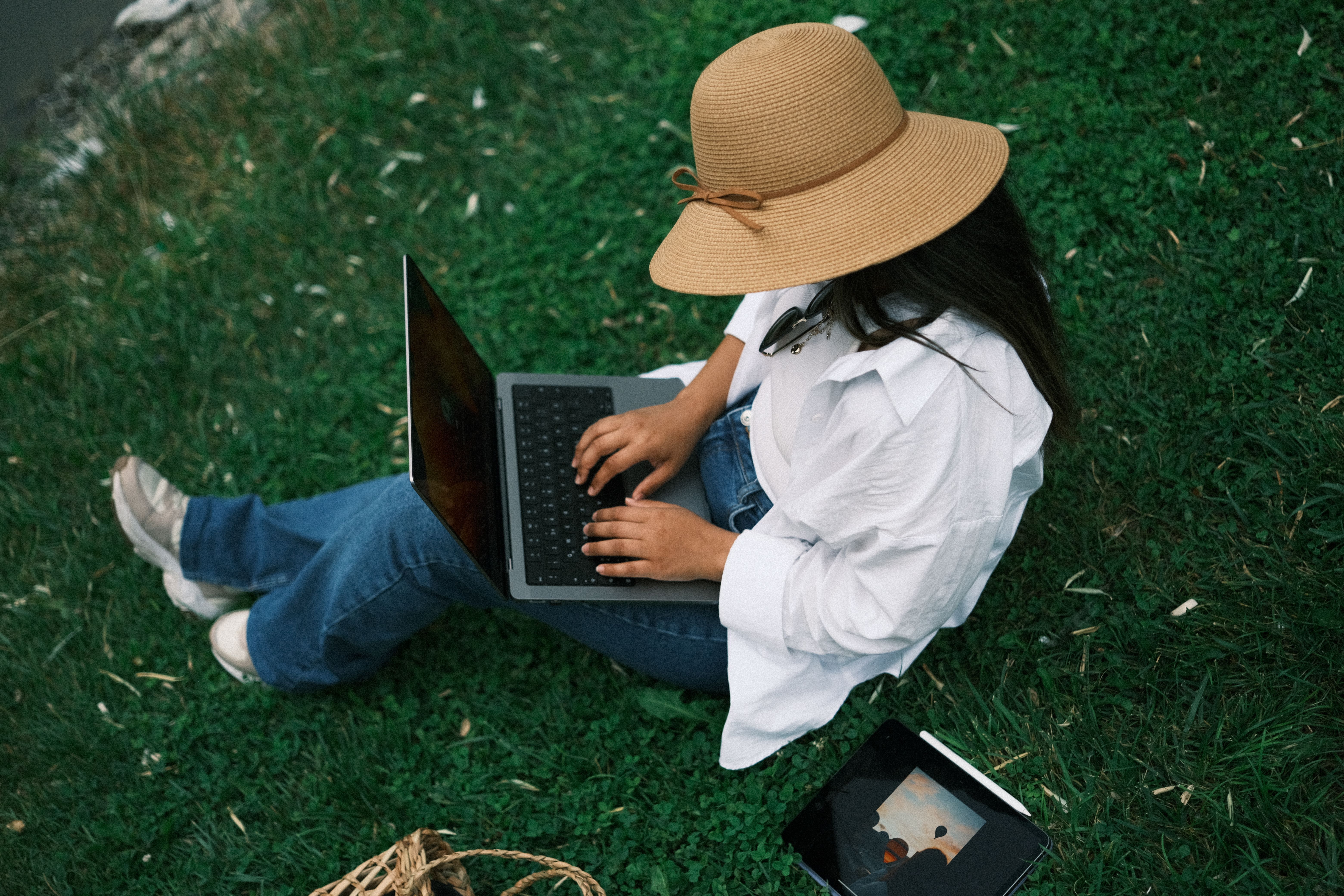 The Best Way to Travel While Working Remotely | Remote Work Meets Travel — Photo by Alican Helik on Pexels