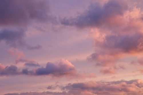 Free A breathtaking view of pink and purple clouds during sunset over Penrith, UK. Stock Photo