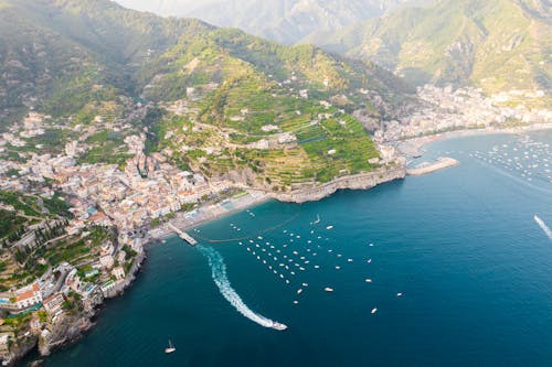 amalfi, dağ silsilesi, dağlar içeren Ücretsiz stok fotoğraf