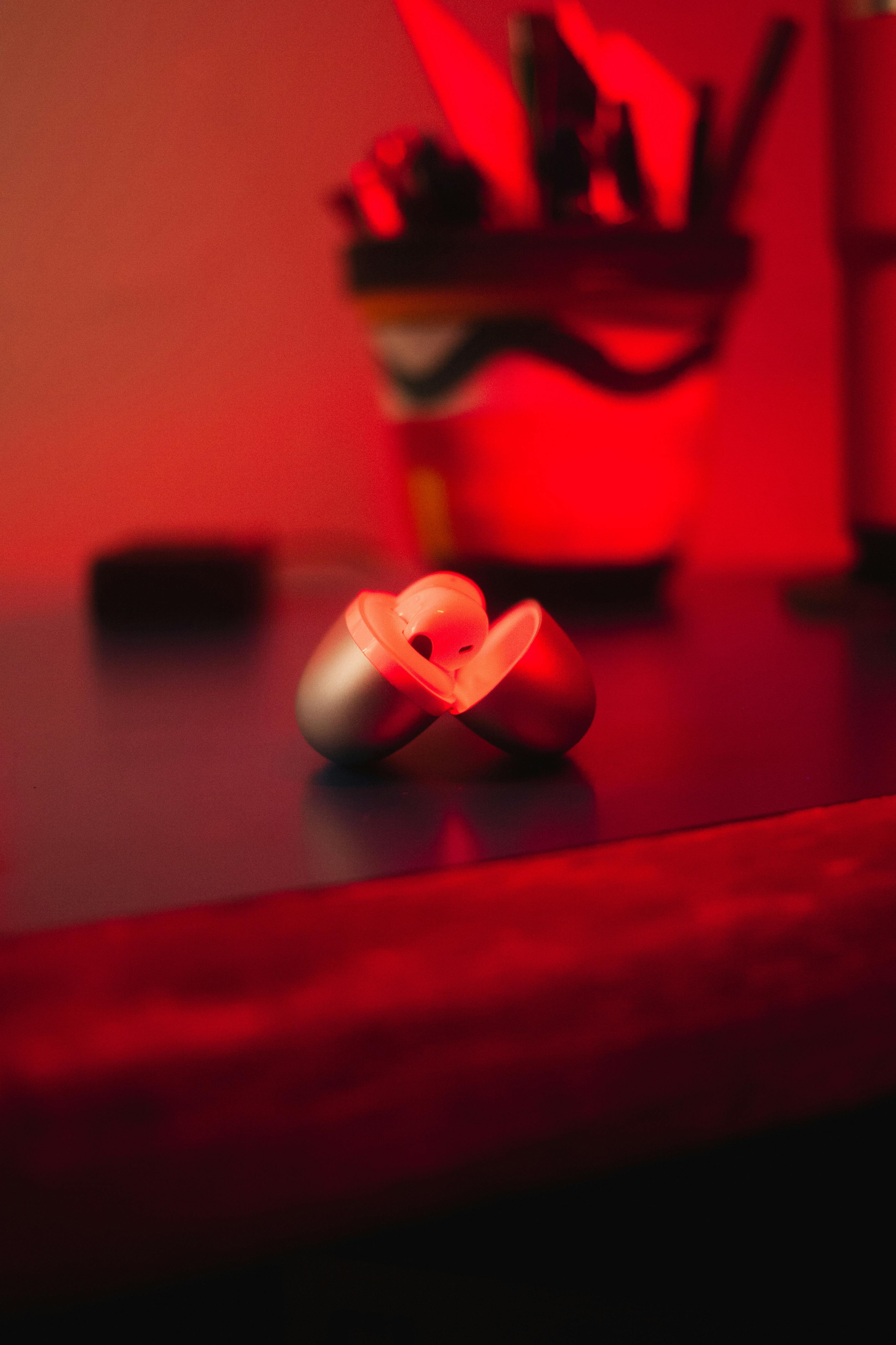 Airpod case best sale red light