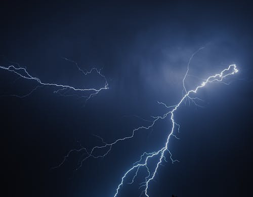 Foto d'estoc gratuïta de cel, raig, tempesta