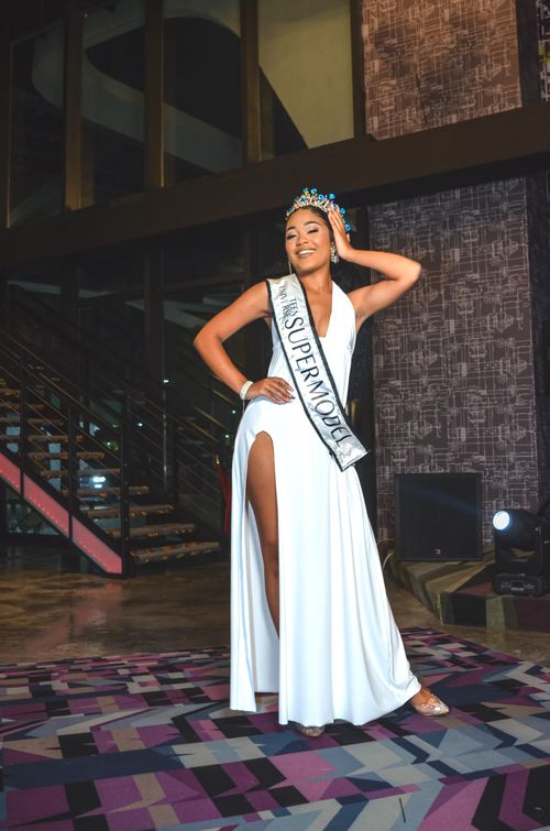 Free Beautiful model posing elegantly with crown and sash, showcasing glamour and elegance. Stock Photo