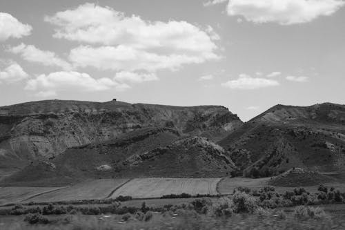 Ingyenes stockfotó dombok, drónfelvétel, fekete-fehér témában
