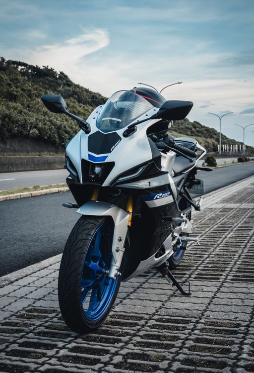 Yamaha R15M Parked on a Roadside · Free Stock Photo