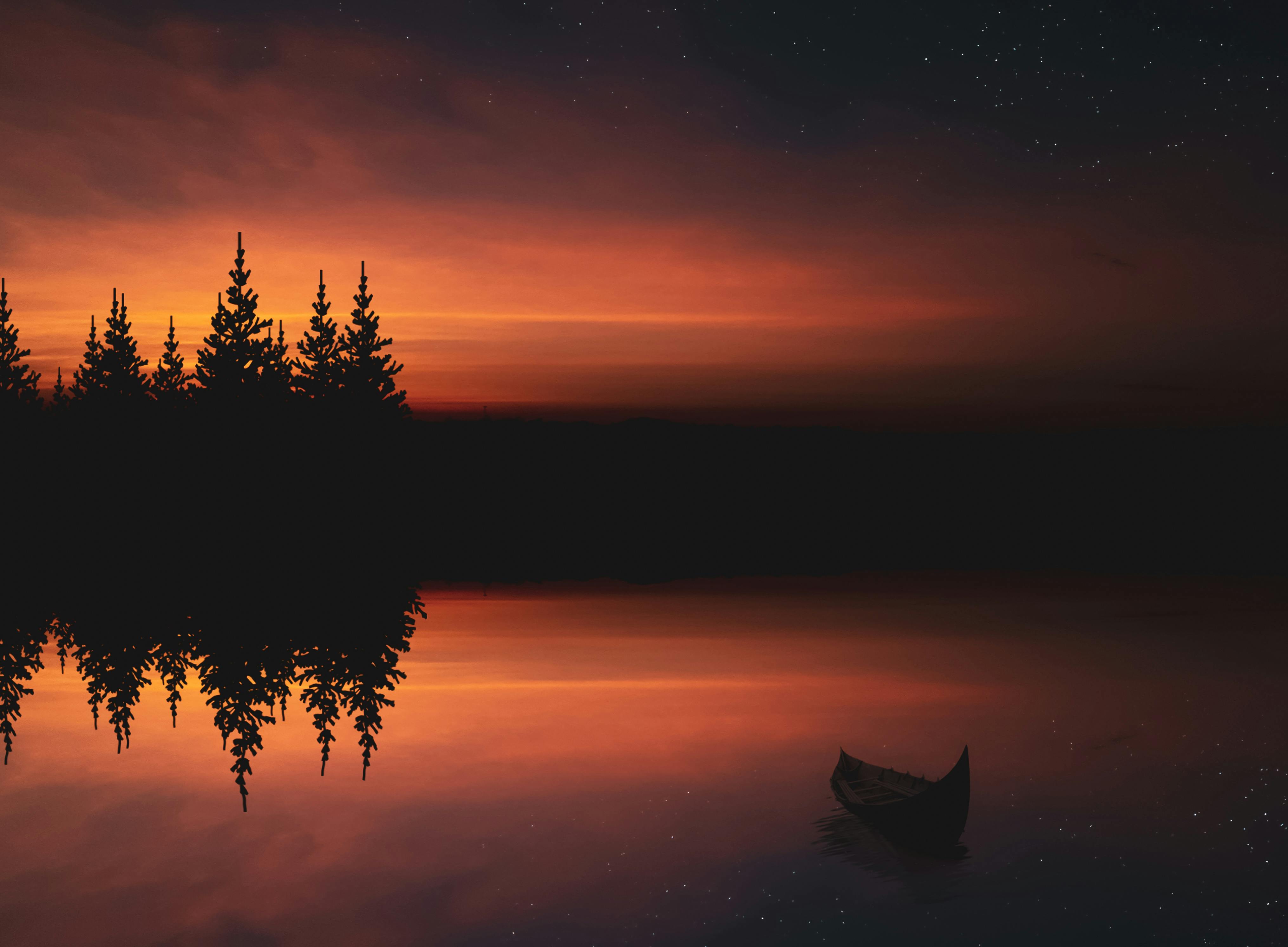 日落时分，独木舟静静浮在镜面般的湖面上，树木的轮廓与星空相映成趣