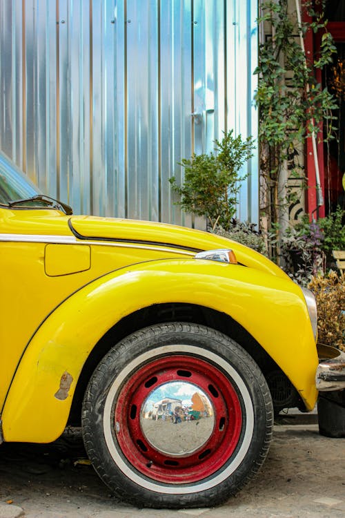 Kostenloses Stock Foto zu altmodisch, auto, gelb