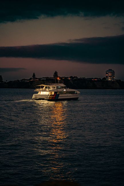 <b>Challenges and Opportunities: Navigating the Future of Tourism in New Zealand</b> <b>Challenges and Opportunities: Navigating the Future of Tourism in New Zealand</b>