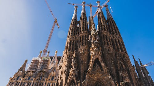 ảnh Chụp Góc Thấp Của Việc Xây Dựng Sagrada Familia