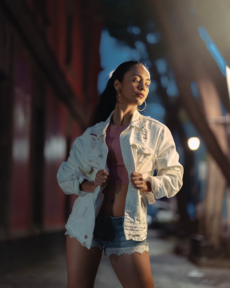 Model Wearing A White Jeans Jacket Posing On A Street