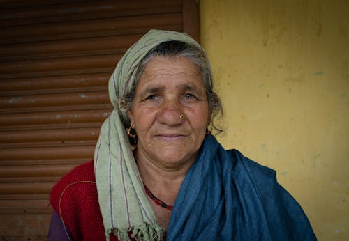 Бесплатное стоковое фото с головной платок, женщина, лицо