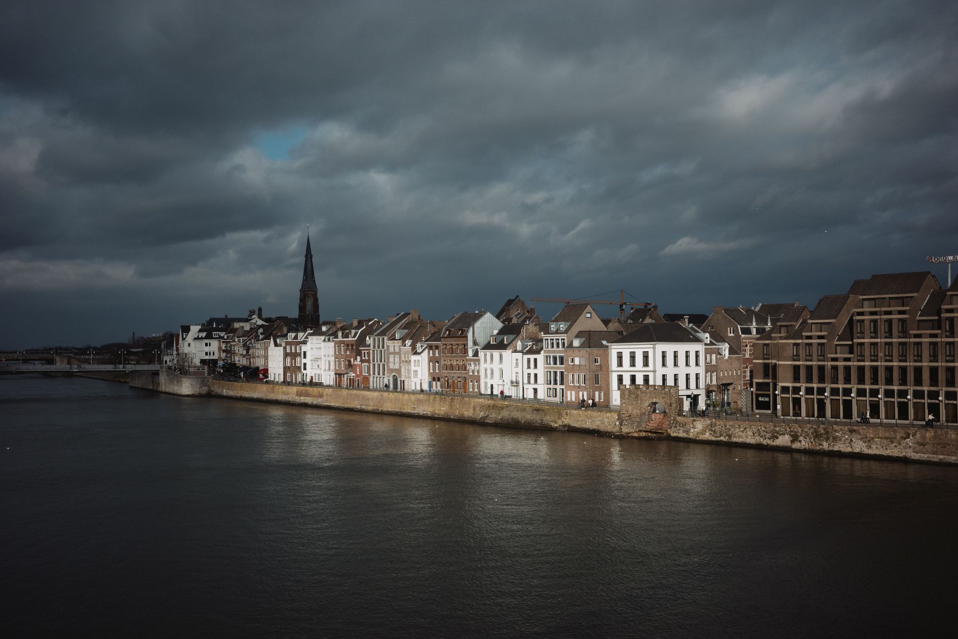 Venlo'da Maas Nehri kıyısı
