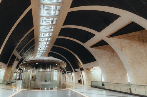 Free Explore the sleek and modern design of this subway station, emphasizing architecture and transport. Stock Photo