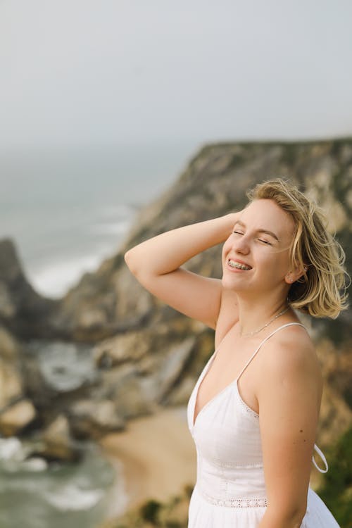 Fotobanka s bezplatnými fotkami na tému blond, breh, more