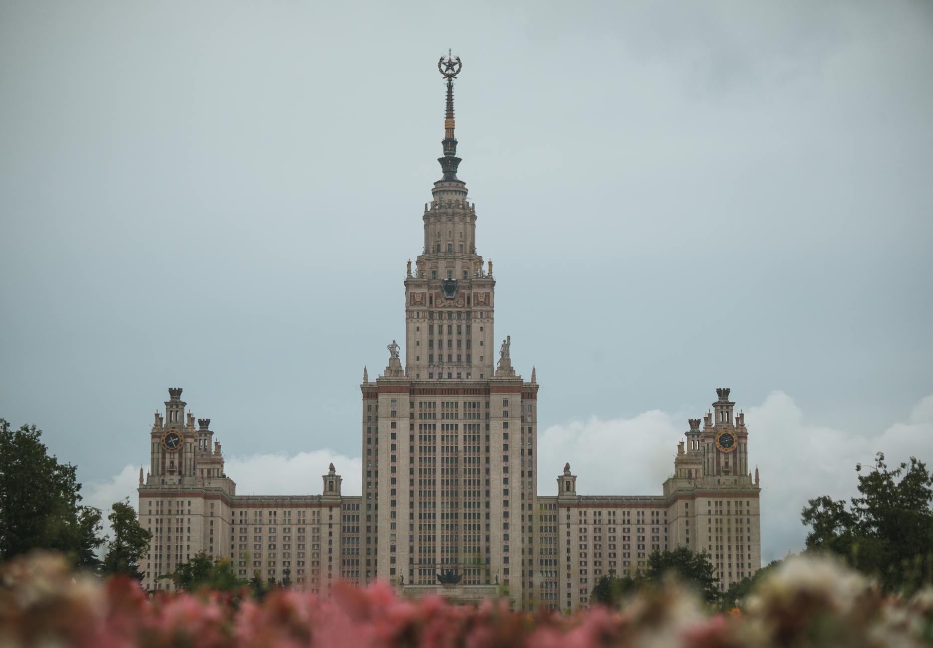 Top Accounting Qualifications and Courses in Russia (2026 Guide) 1 Stunning front view of Moscow State University against a cloudy sky.