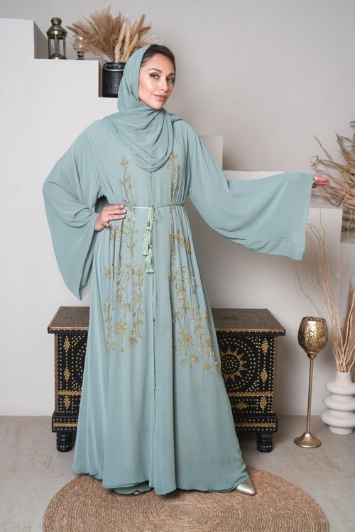 Femme en abaya modern