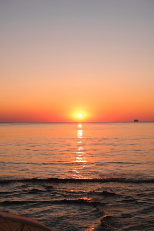 plaj gün batımı içeren Ücretsiz stok fotoğraf