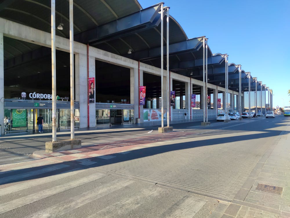 panorámica de la entrada de la estación de ferrocarril de Córdoba