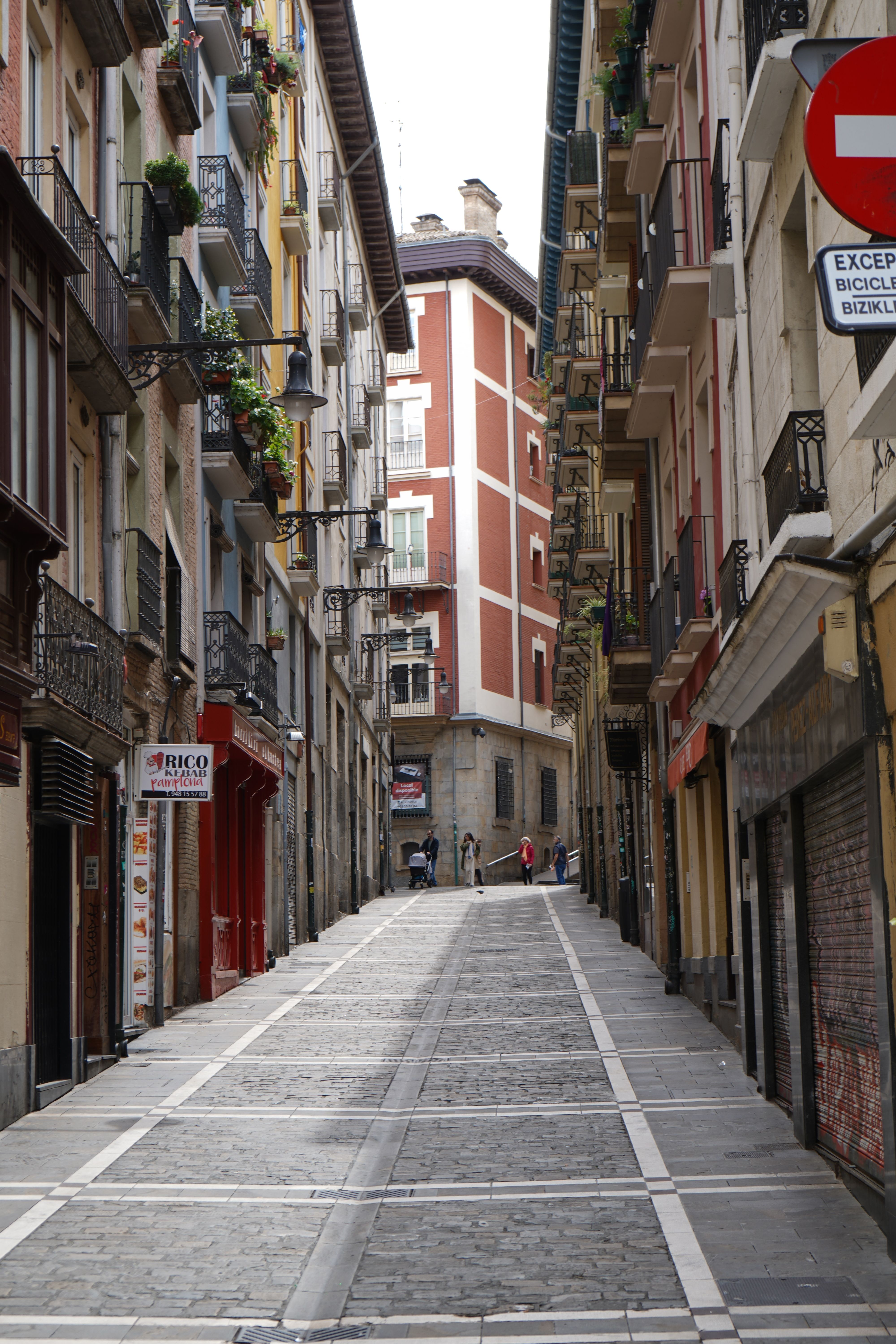 Narrow Alley in Bilbao · Free Stock Photo