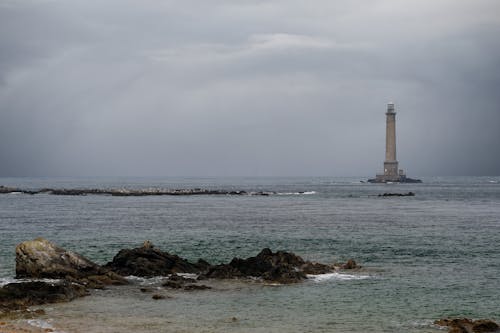 Foto profissional grátis de boné de la hague, escuro, farol