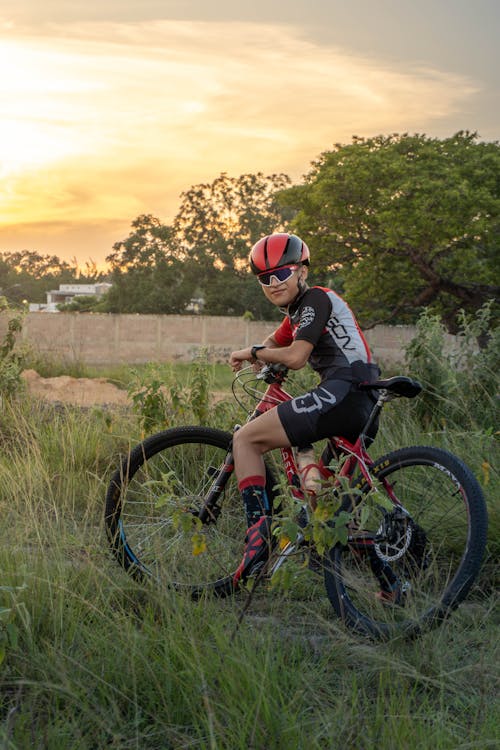 Fotobanka s bezplatnými fotkami na tému bicyklovanie, cyklista, dedinský