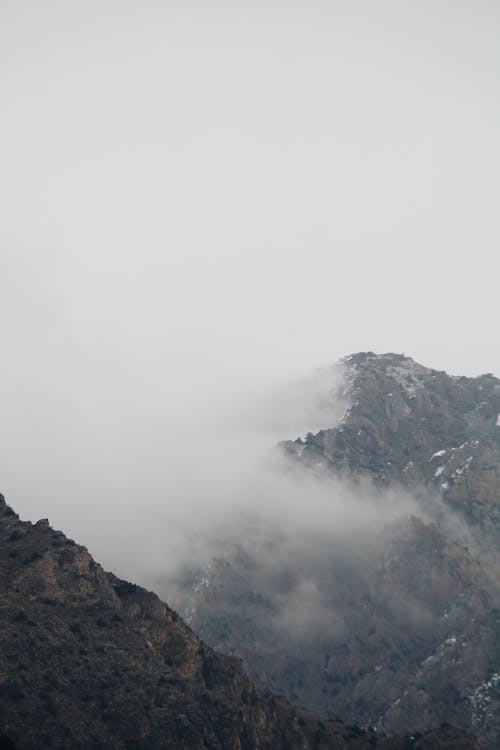 Безкоштовне стокове фото на тему «вертикальні постріл, гірські вершини, гори»