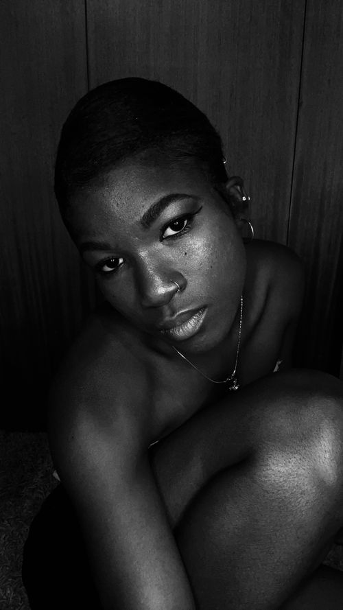 Free Elegant black and white portrait of a woman with a necklace and short hair. Stock Photo