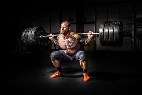 Foto profissional grátis de academia de ginástica, adulto, agachamentos