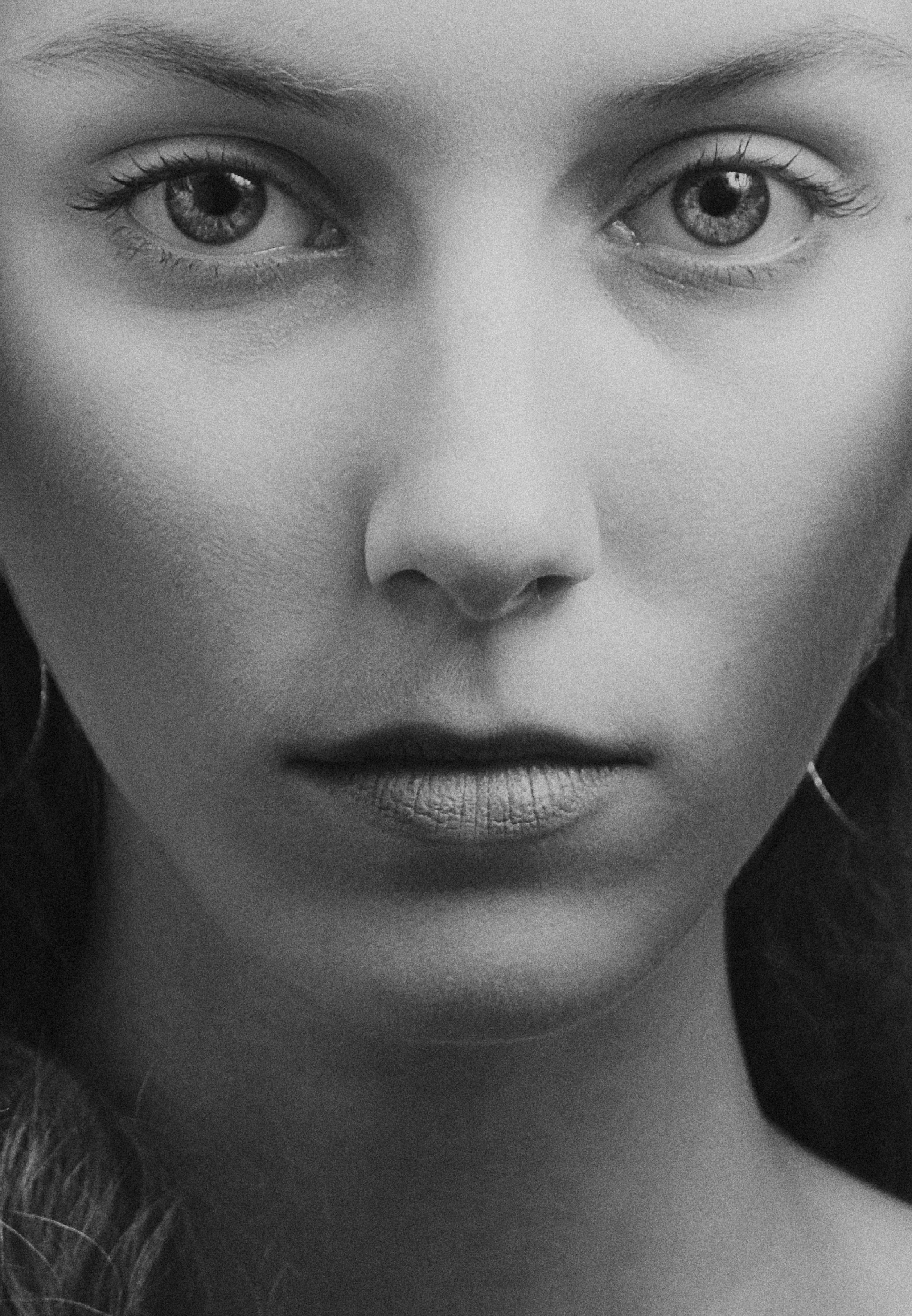 Portrait of a Beautiful Woman in Black and White · Free Stock Photo