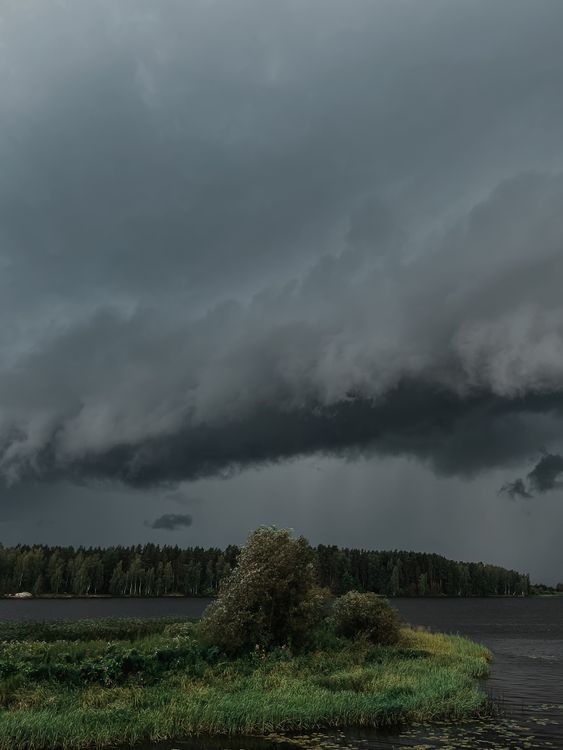 Dramatic Sky with Gray Storm Clouds over the Lake · Free Stock Photo