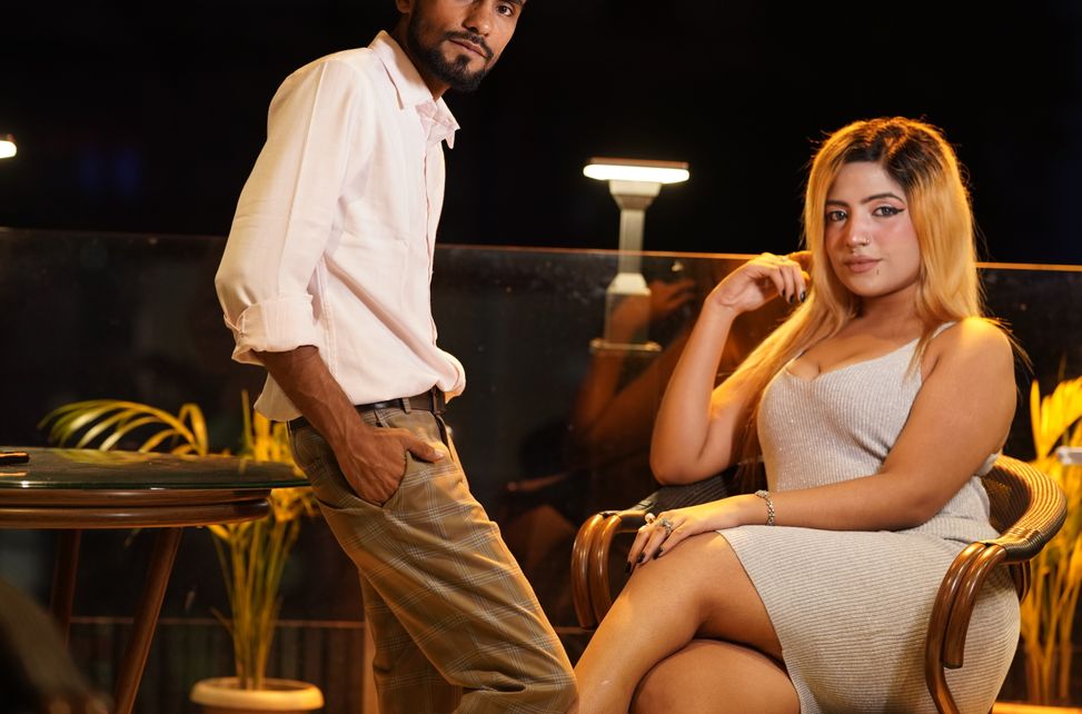 Online dating: starting a conversation on a niche platform